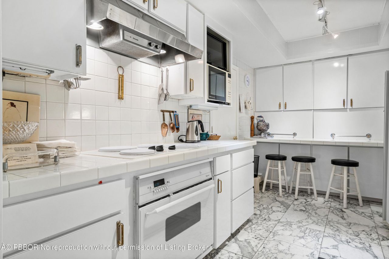 150 Bradley Place, Unit 101, Palm Beach, FL 33480 Photo