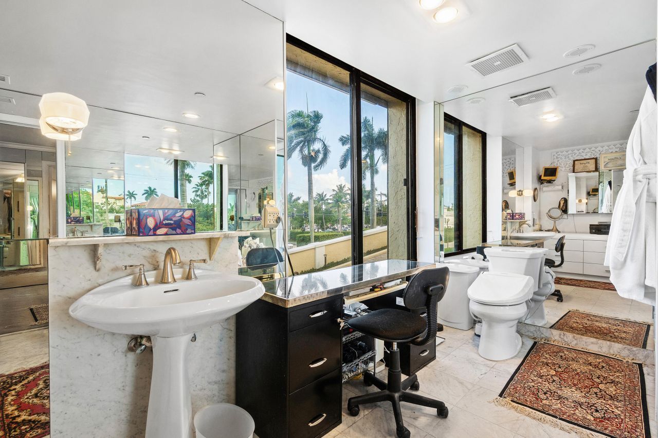 150 Bradley Place, Unit 101, Palm Beach, FL 33480 Photo