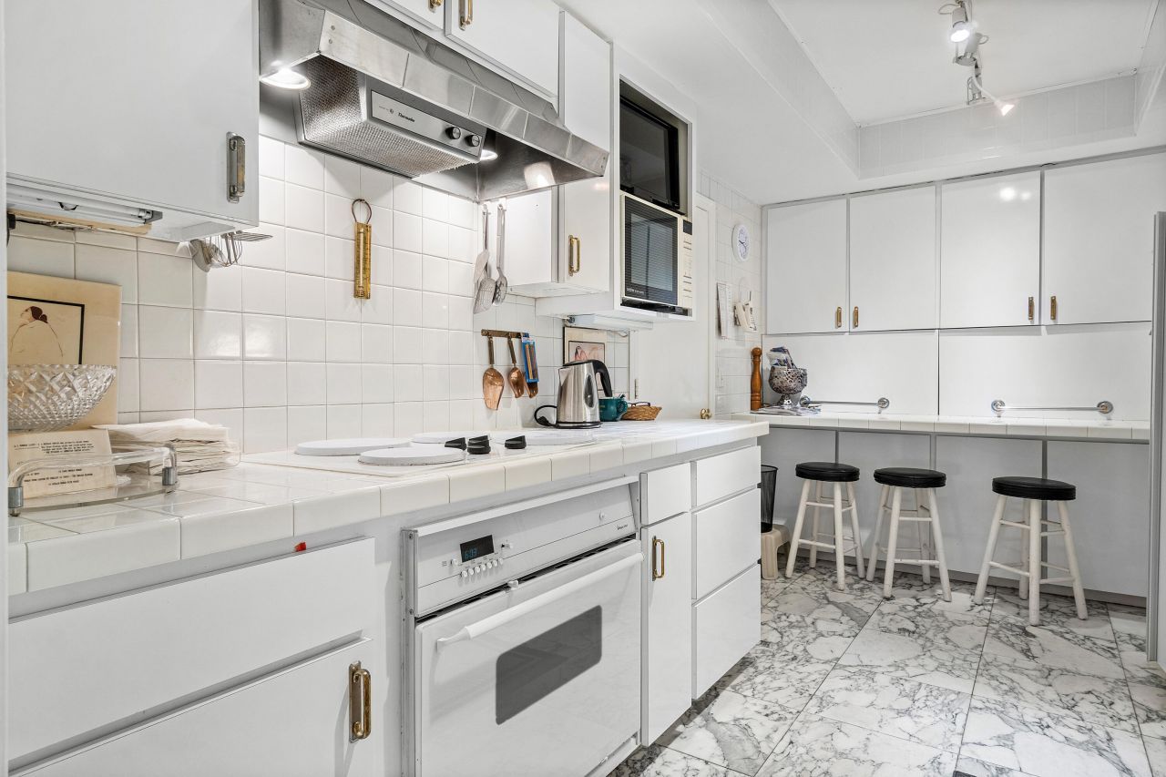 150 Bradley Place, Unit 101, Palm Beach, FL 33480 Photo