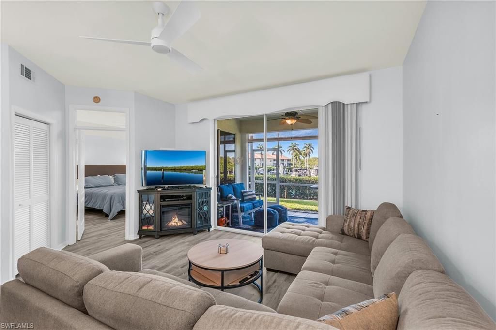 194 Newport Dr, Unit 903, Naples, FL 34114 Photo
