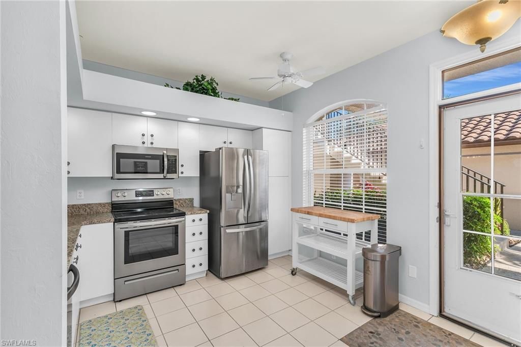 194 Newport Dr, Unit 903, Naples, FL 34114 Photo