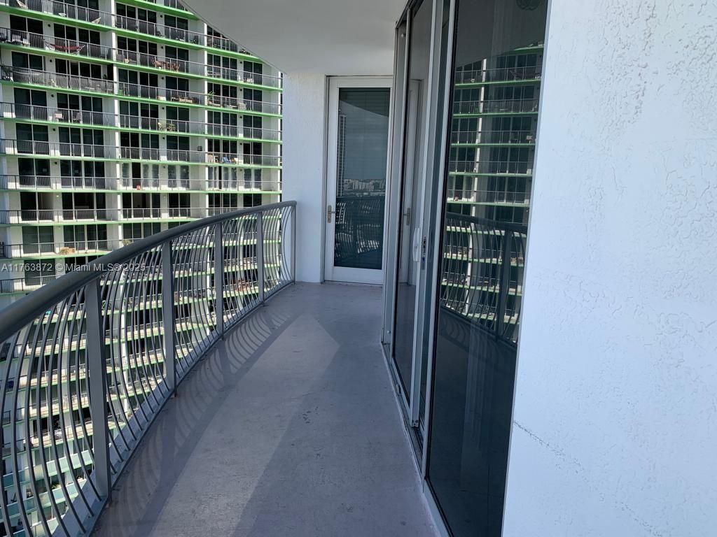 1750 N Bayshore Dr, Unit 2215, Miami, FL 33132 Photo