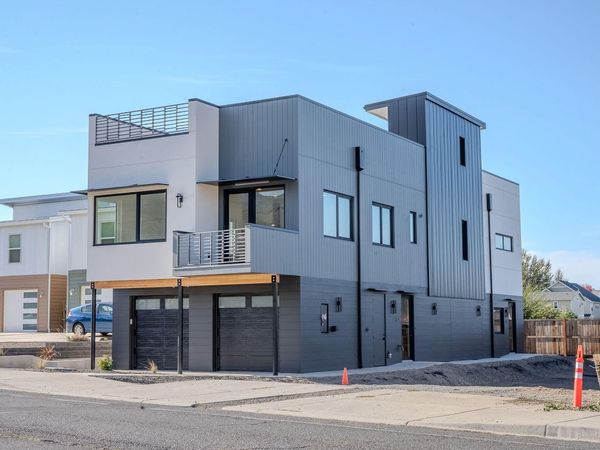 312 E Rapp Road, Talent, OR 97540