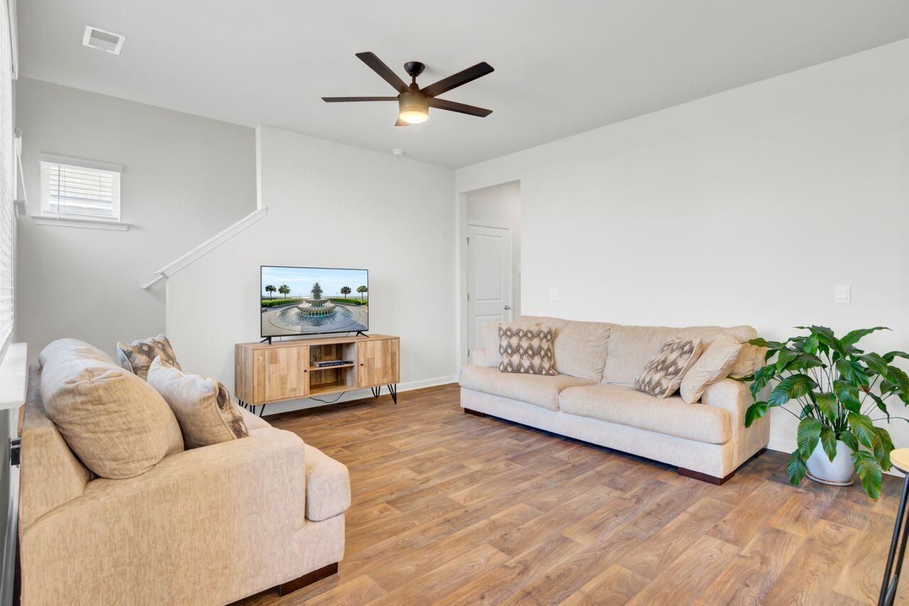 202 N Light Way Photo 9