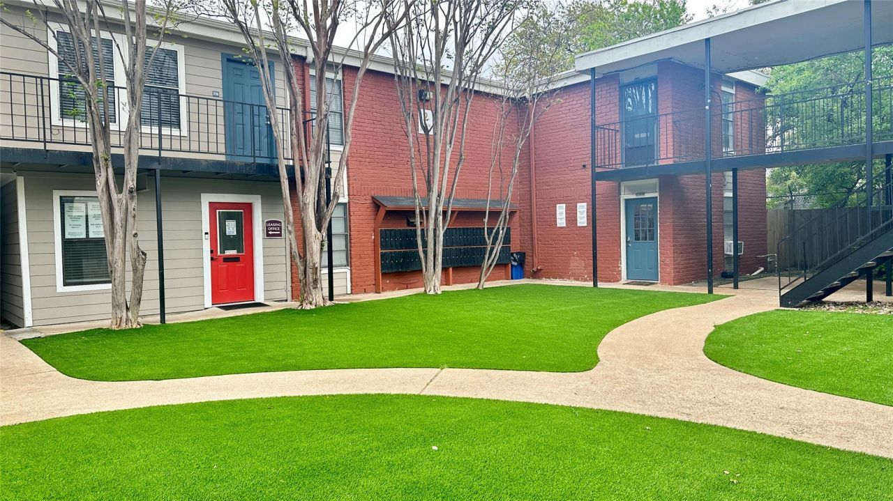 5426 Menchaca Rd, Unit 211, Austin, TX 78745 Main Photo