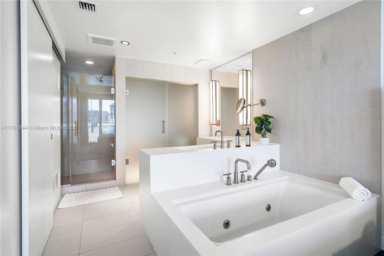 3101 Bayshore Dr, Unit 1505, Fort Lauderdale, FL 33304 Photo