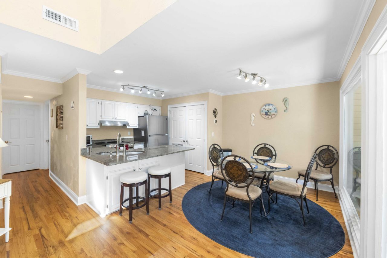 1638 Live Oak Park Photo 5