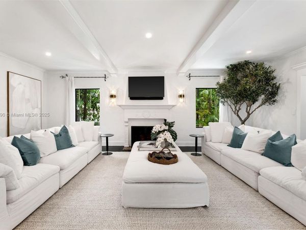 4430 Alton Rd, Miami Beach, FL 33140