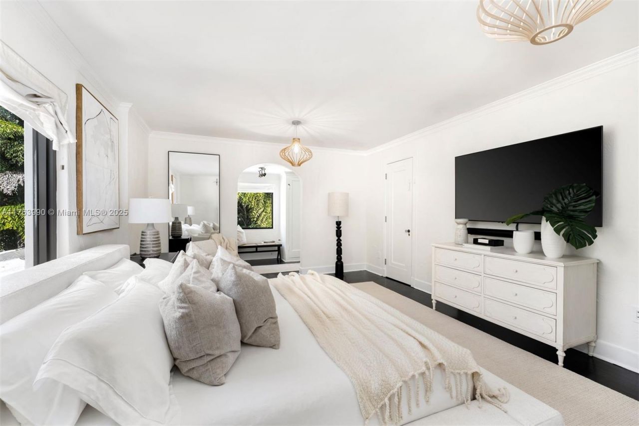 4430 Alton Rd, Miami Beach, FL 33140 Photo