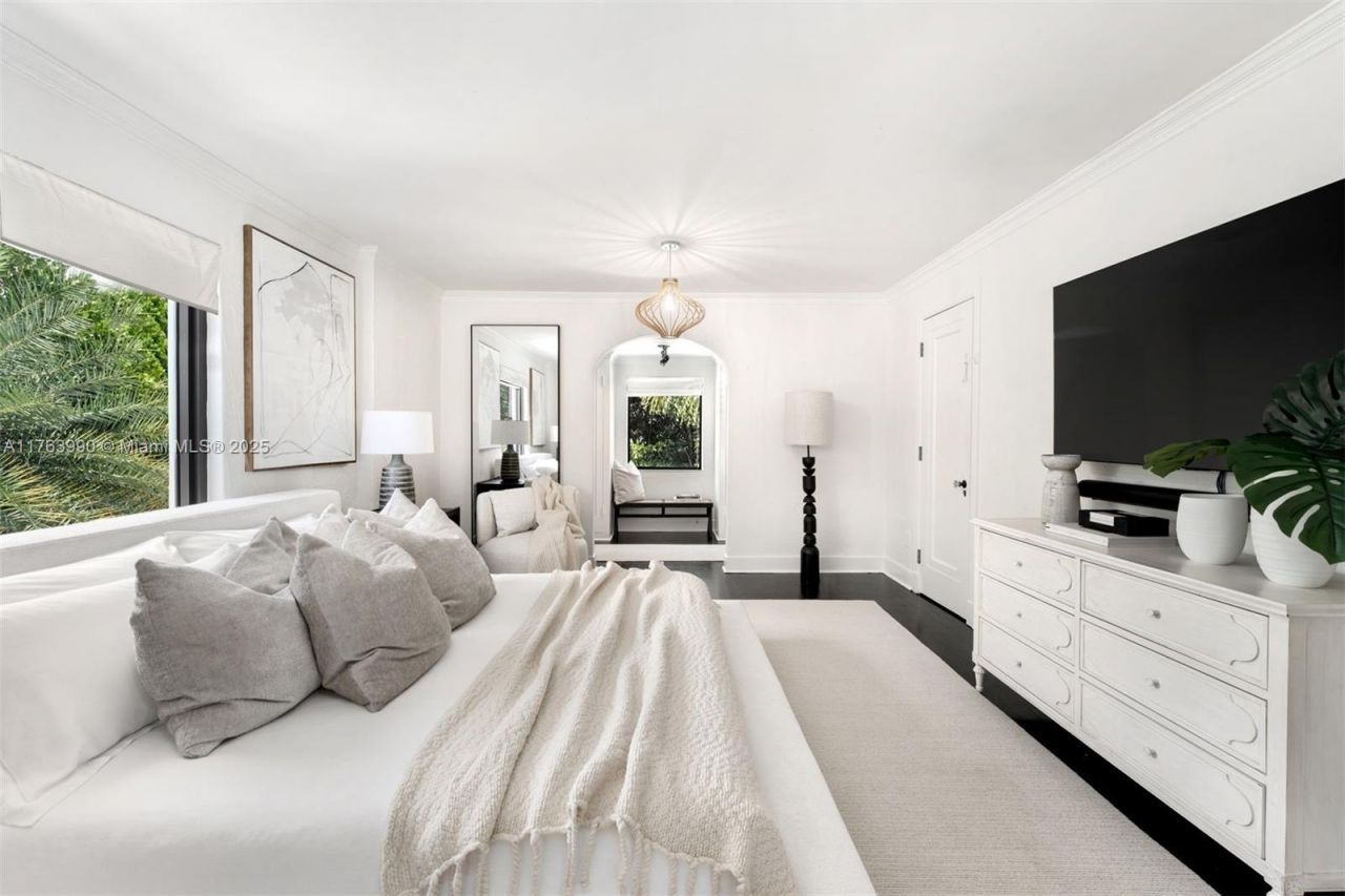 4430 Alton Rd, Miami Beach, FL 33140 Photo