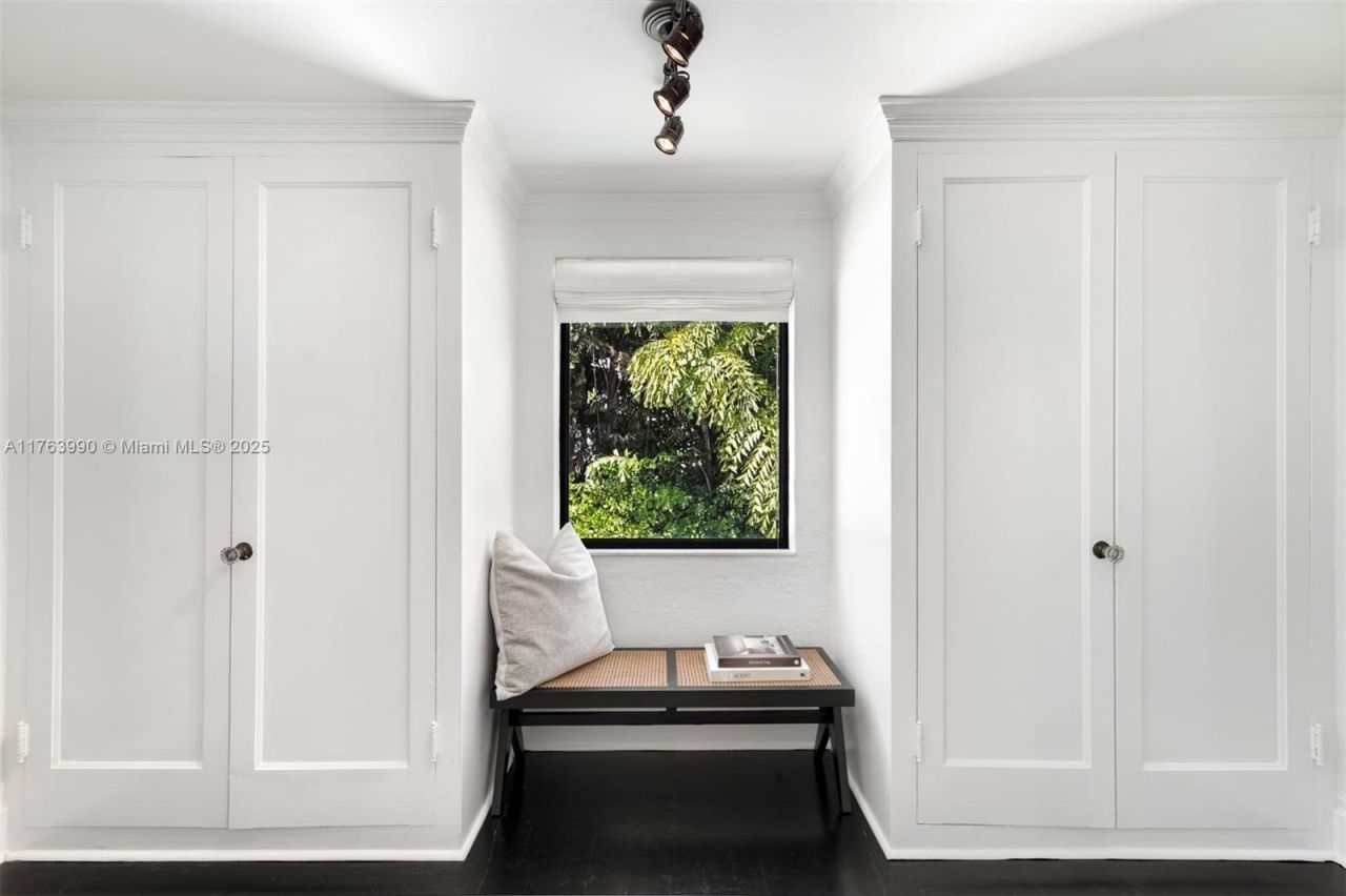 4430 Alton Rd, Miami Beach, FL 33140 Photo