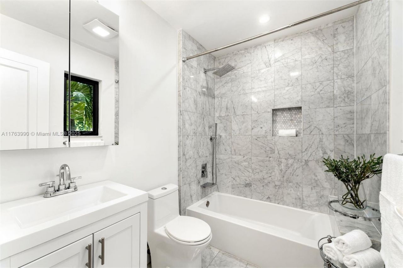 4430 Alton Rd, Miami Beach, FL 33140 Photo