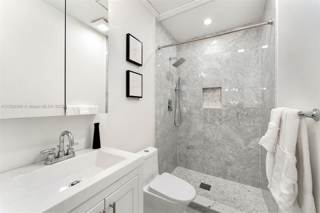 4430 Alton Rd, Miami Beach, FL 33140 Photo