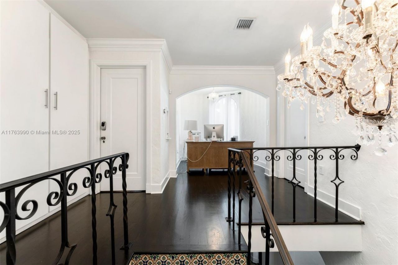 4430 Alton Rd, Miami Beach, FL 33140 Photo