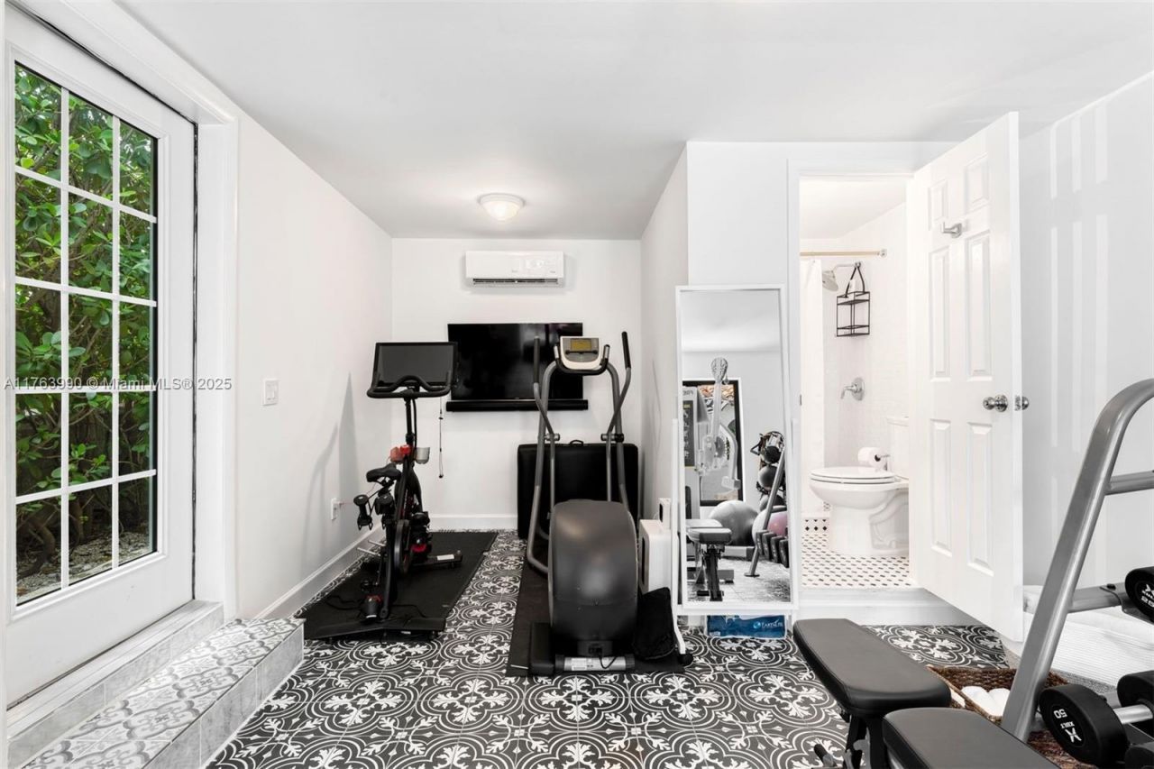 4430 Alton Rd, Miami Beach, FL 33140 Photo