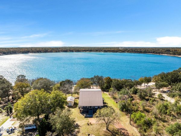 4427 Leisure Lakes Drive, Chipley, FL 32428