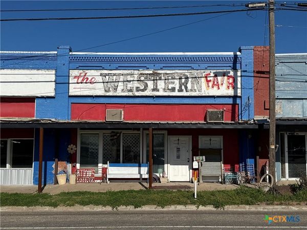 204 E Gassaway, Lott, TX 76656