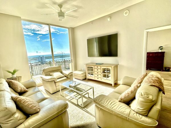 550 Okeechobee Blvd, Unit Uph-17, West Palm Beach, FL 33401