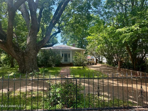 912 Main Street, Natchez, MS 39120