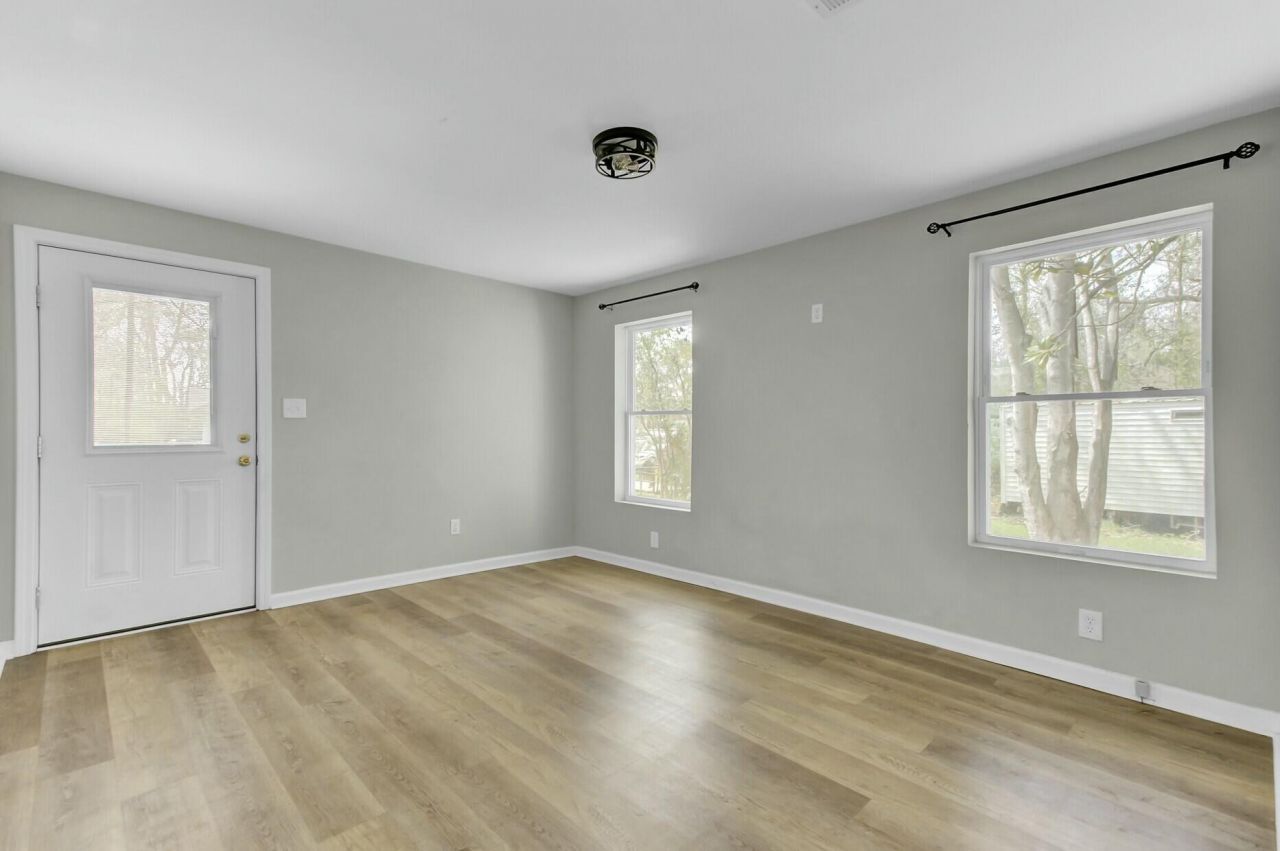 204 Delano Street Photo 12