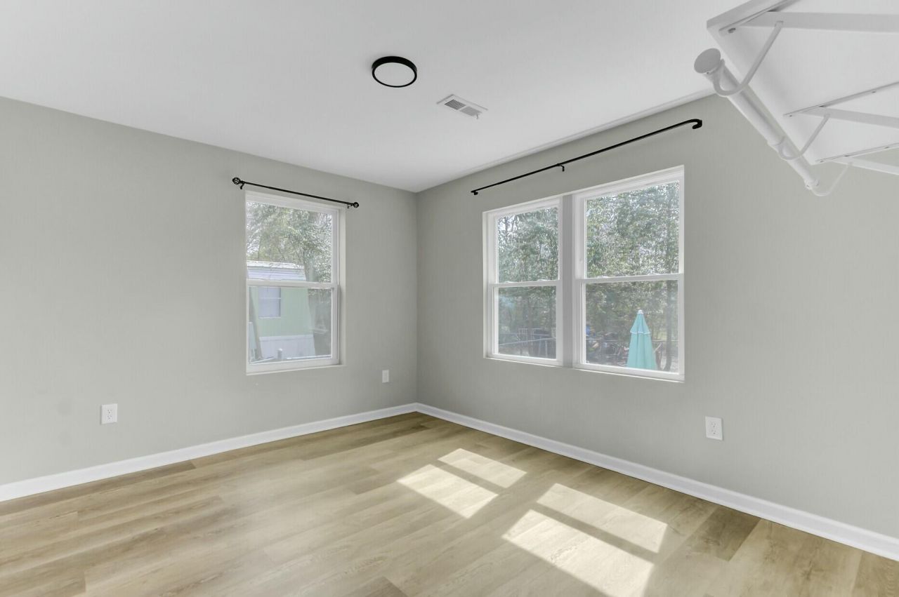 204 Delano Street Photo 14