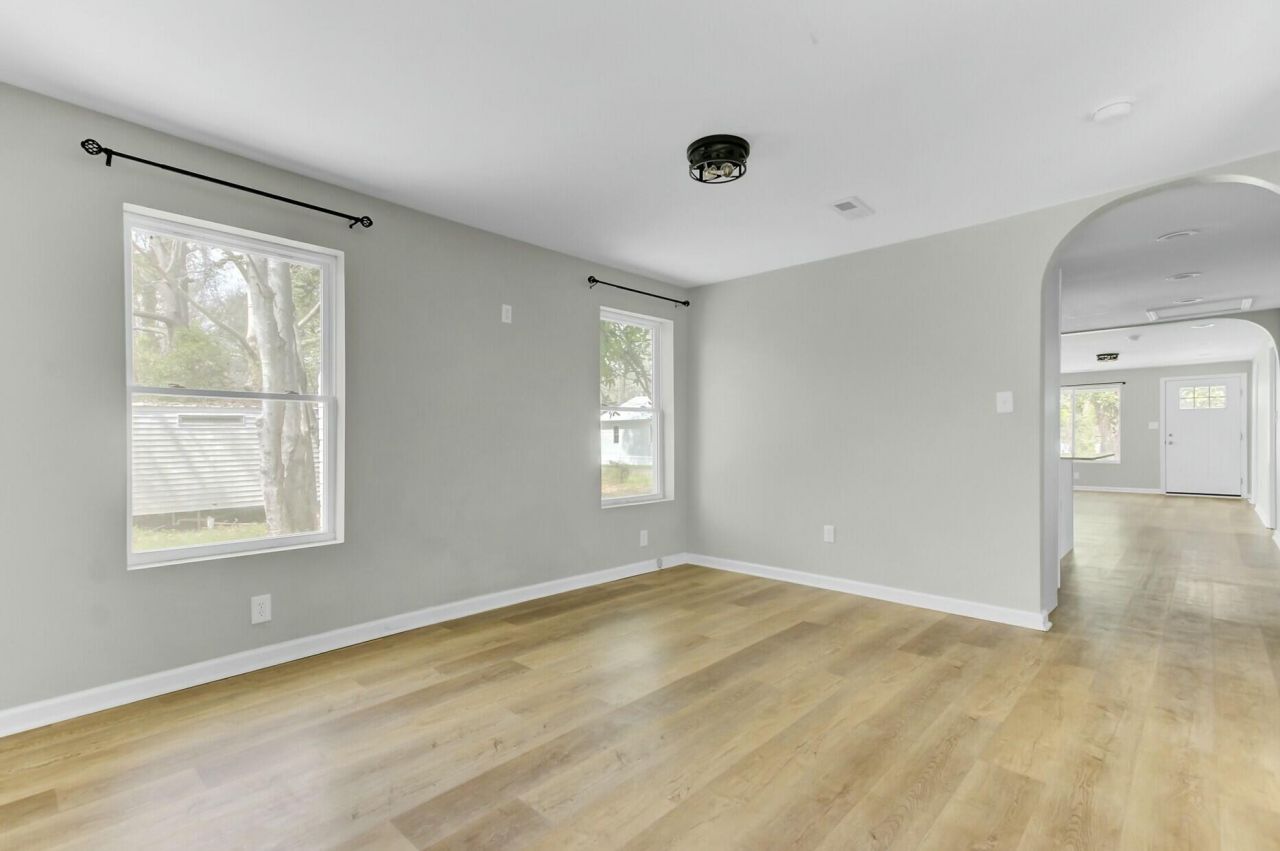 204 Delano Street Photo 17