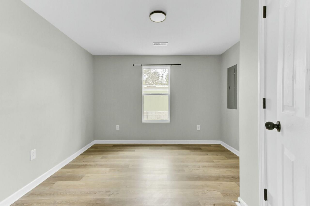 204 Delano Street Photo 18