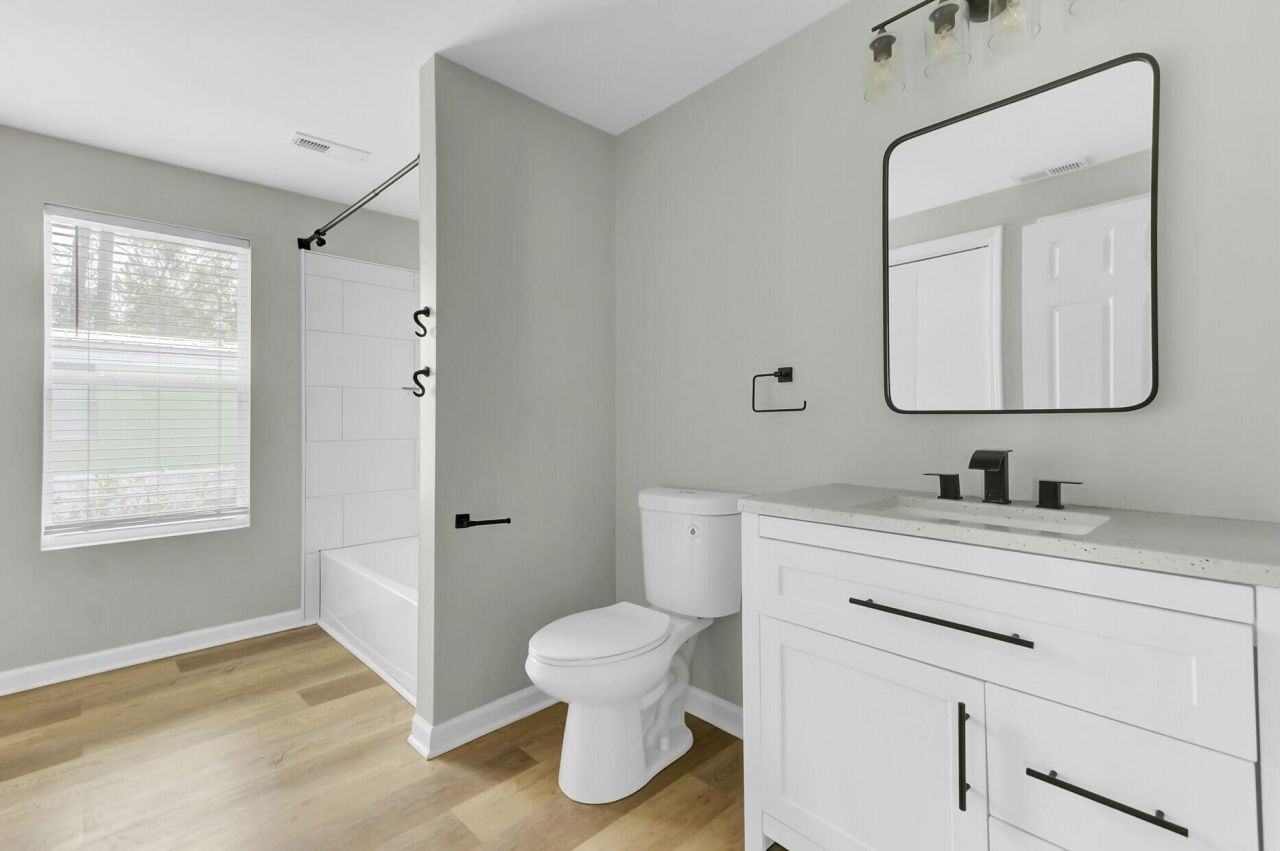 204 Delano Street Photo 20