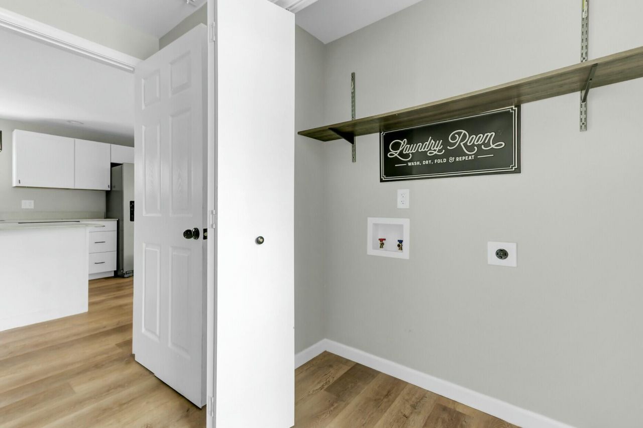 204 Delano Street Photo 22