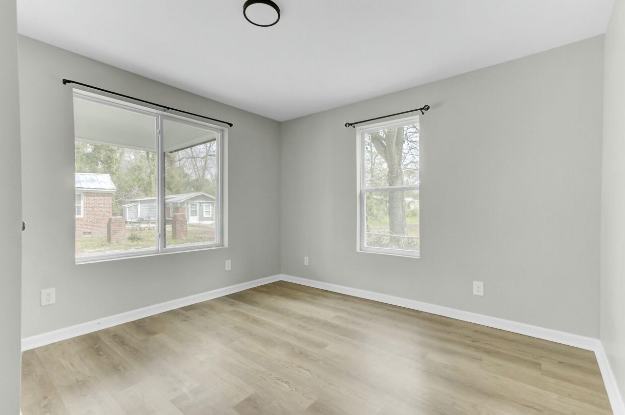 204 Delano Street Photo 23