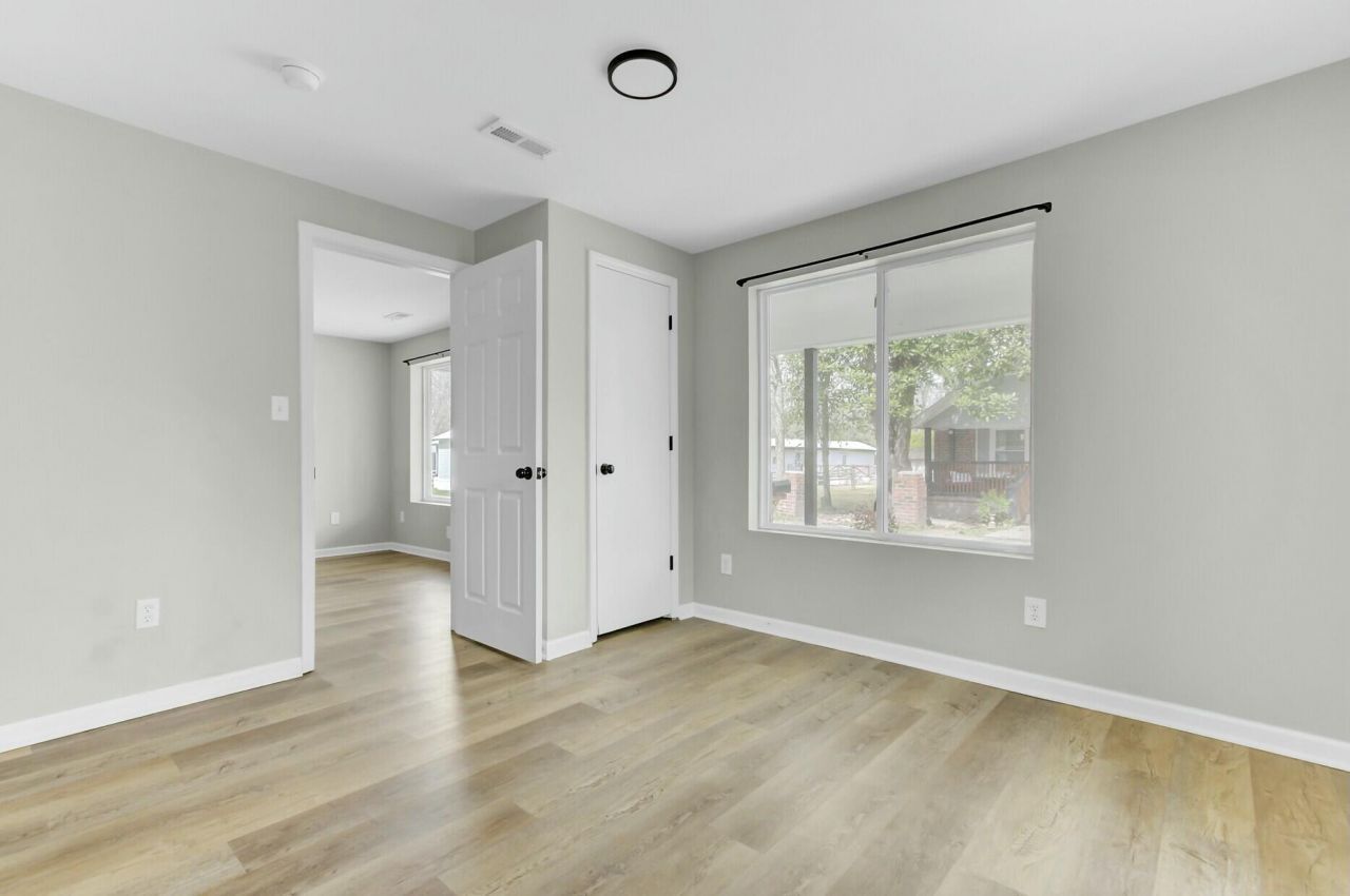 204 Delano Street Photo 24