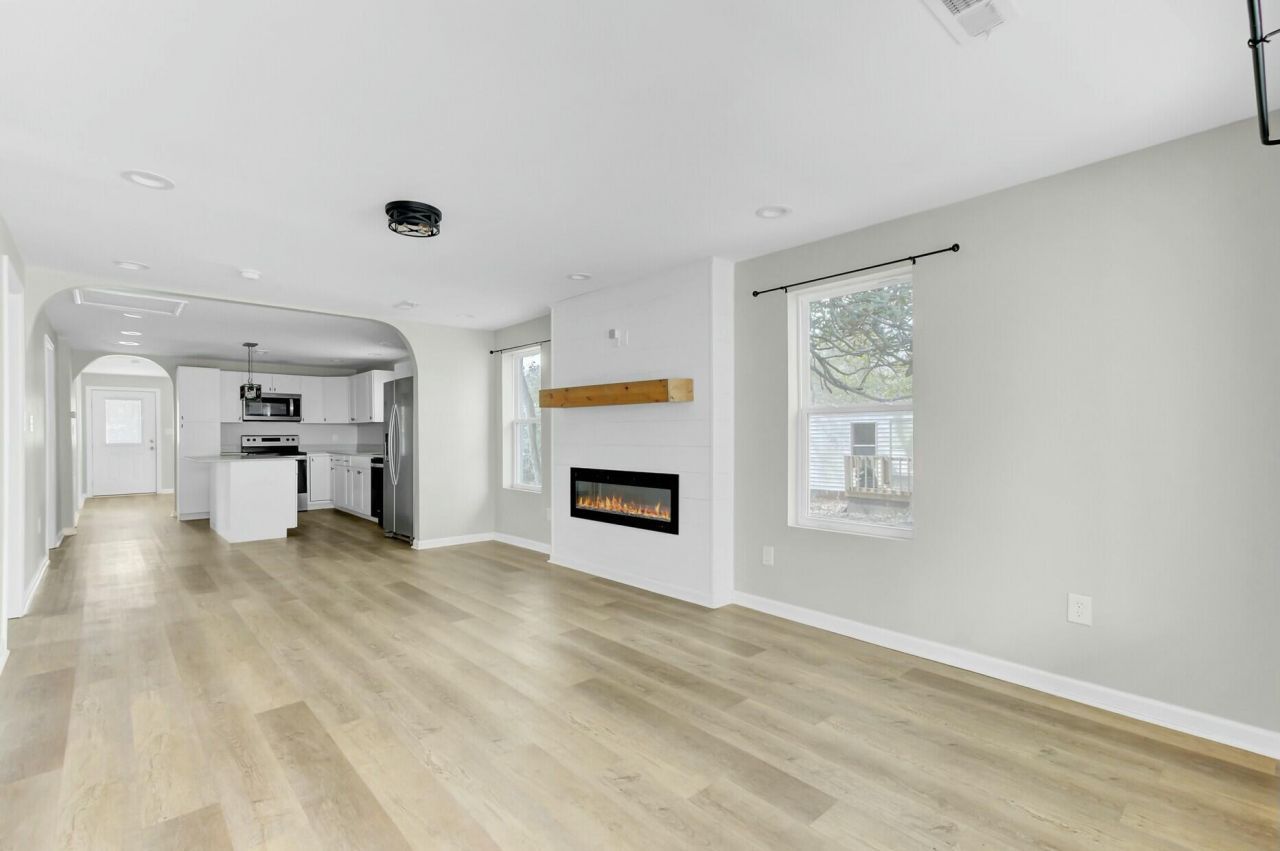 204 Delano Street Photo 4