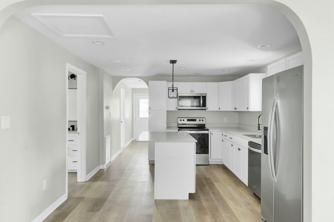 204 Delano Street Photo 8