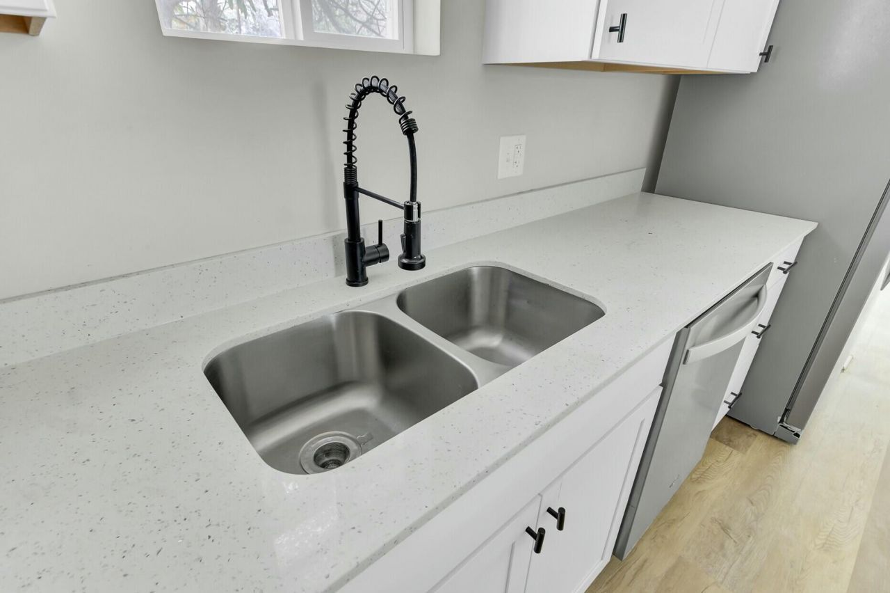 204 Delano Street Photo 9