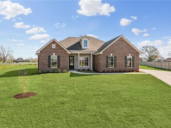 28 E PRISCILLA Lane, Waggaman, LA 70094