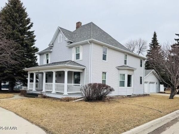 811 4TH AVE, Cando, ND 58324