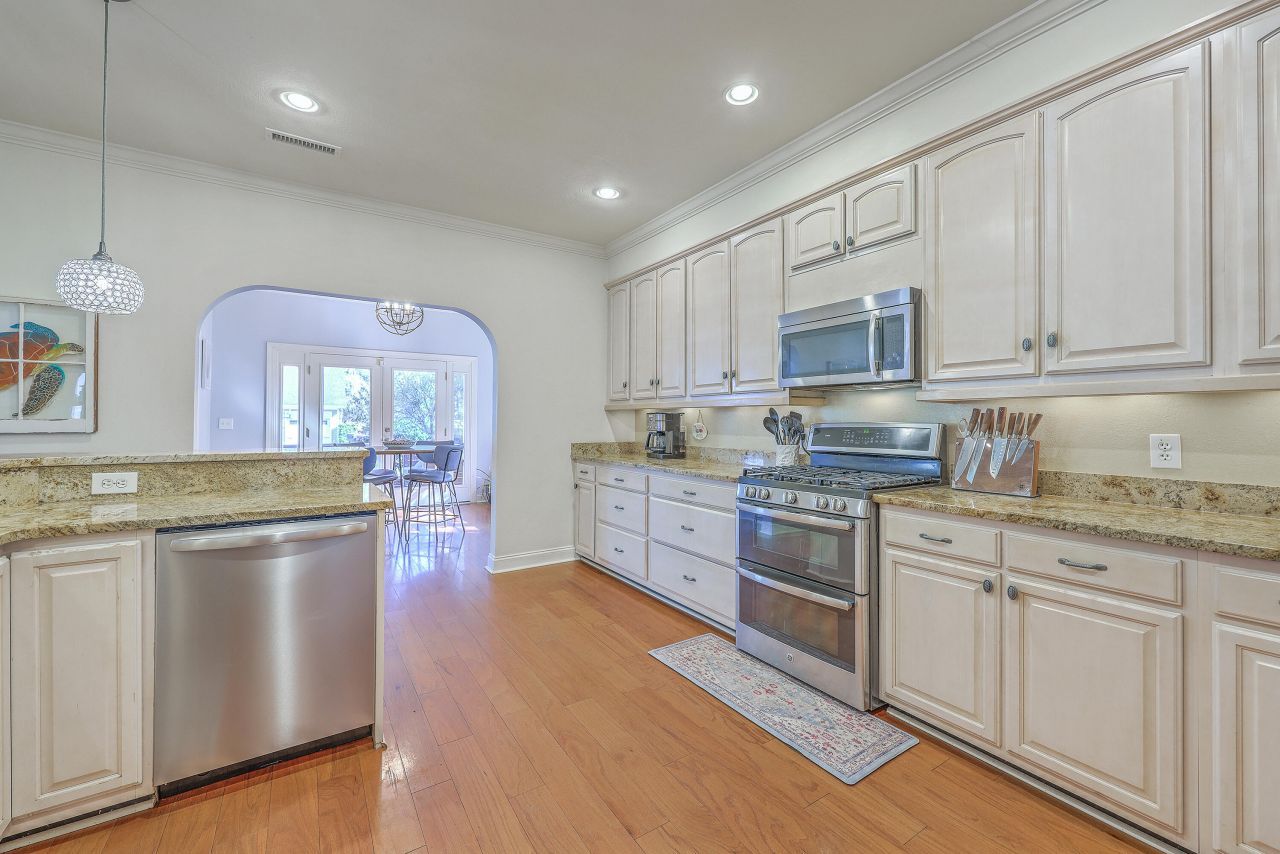 4462 Francis Younge Way Photo 18