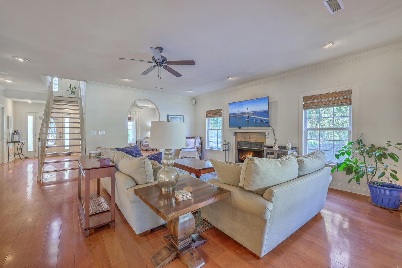 4462 Francis Younge Way Photo 4