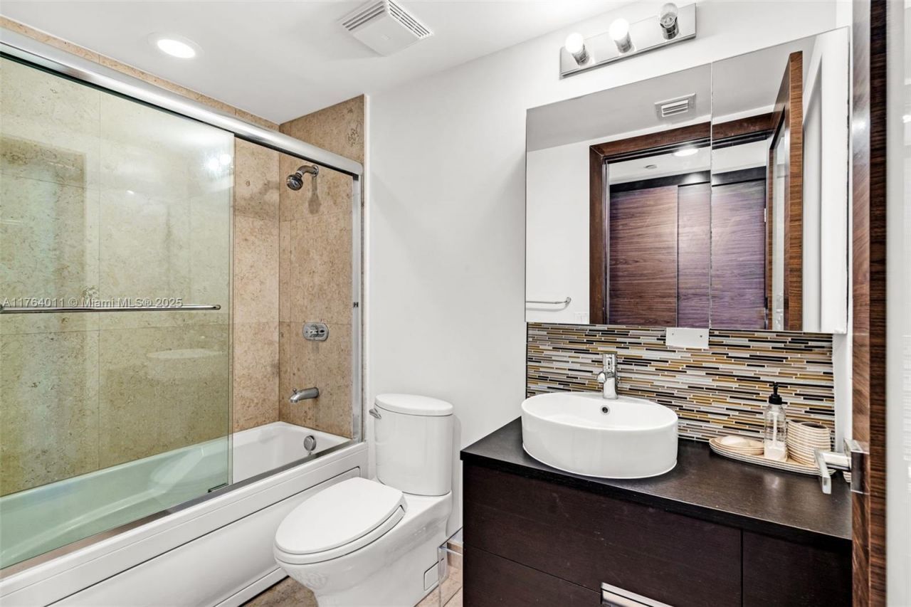 5875 Collins Ave, Unit 1704, Miami Beach, FL 33140 Photo