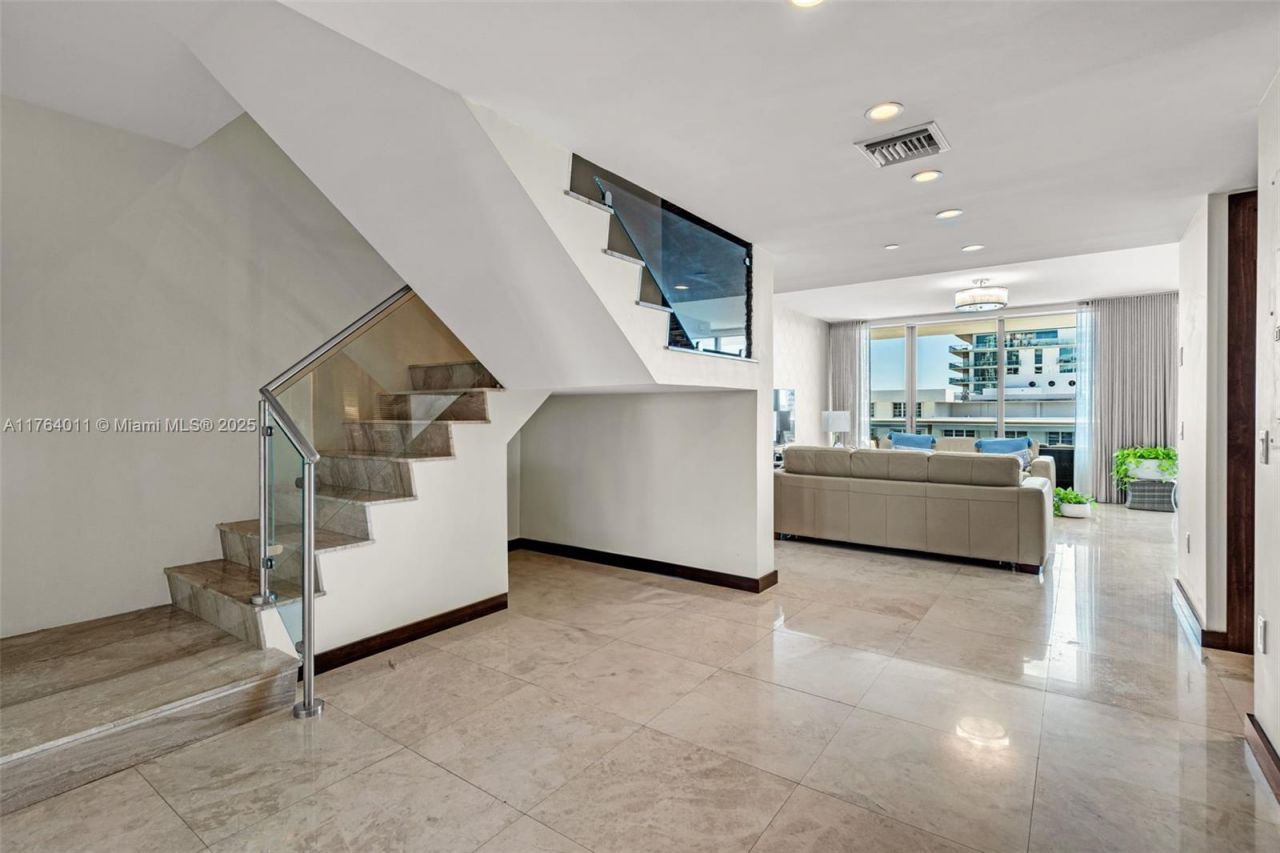 5875 Collins Ave, Unit 1704, Miami Beach, FL 33140 Photo