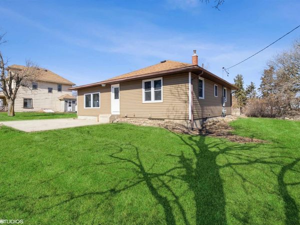 402 Center Avenue, Alexander, IA 50420