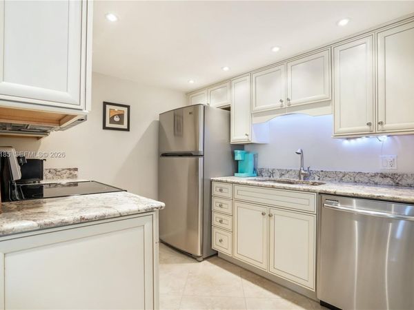 614 Executive Center Dr, Unit 102, West Palm Beach, FL 33401