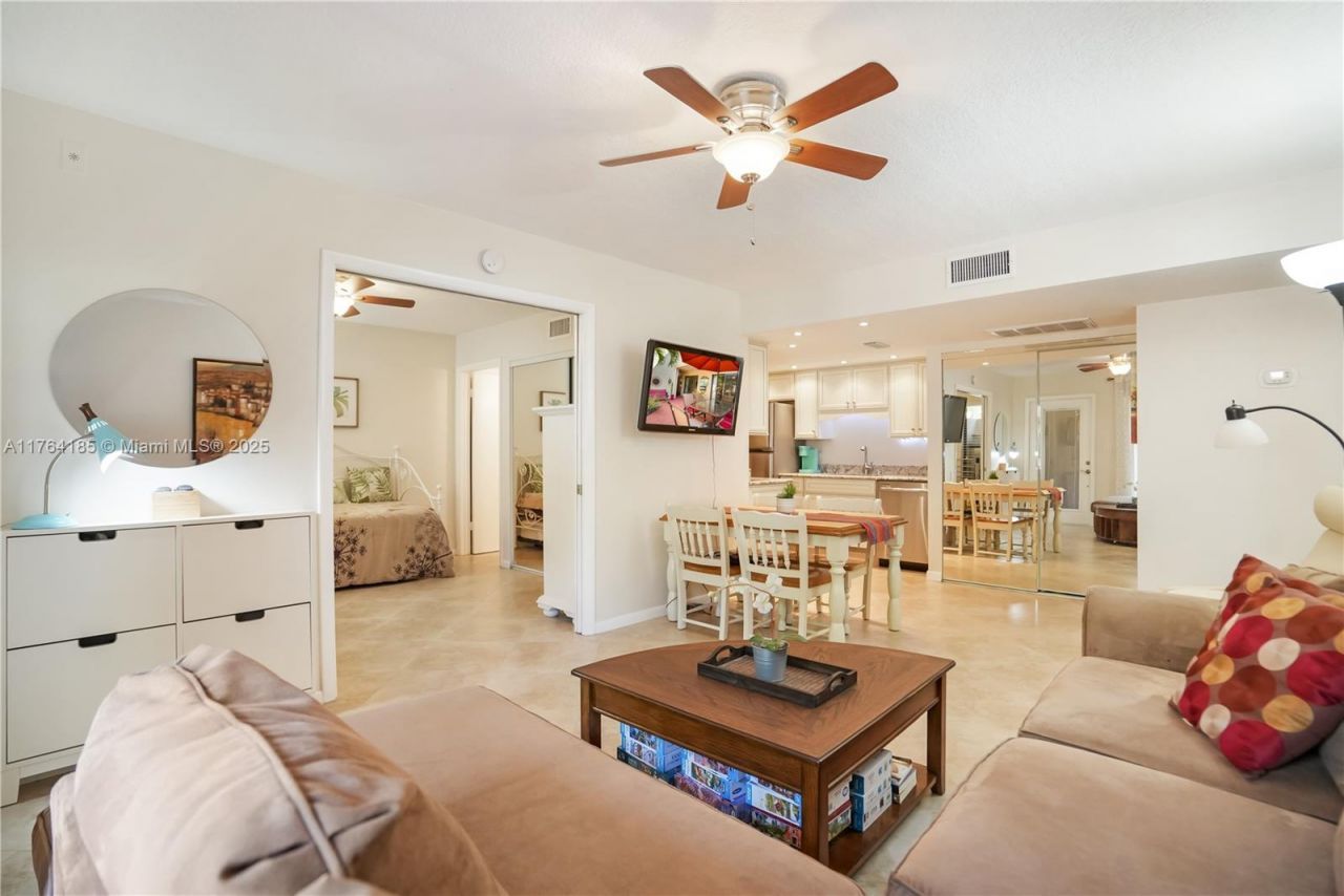 614 Executive Center Dr, Unit 102, West Palm Beach, FL 33401 Photo