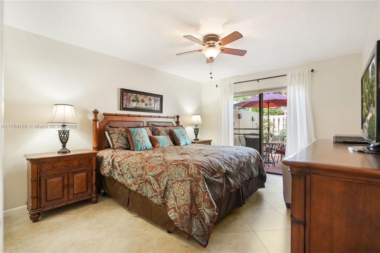 614 Executive Center Dr, Unit 102, West Palm Beach, FL 33401 Photo