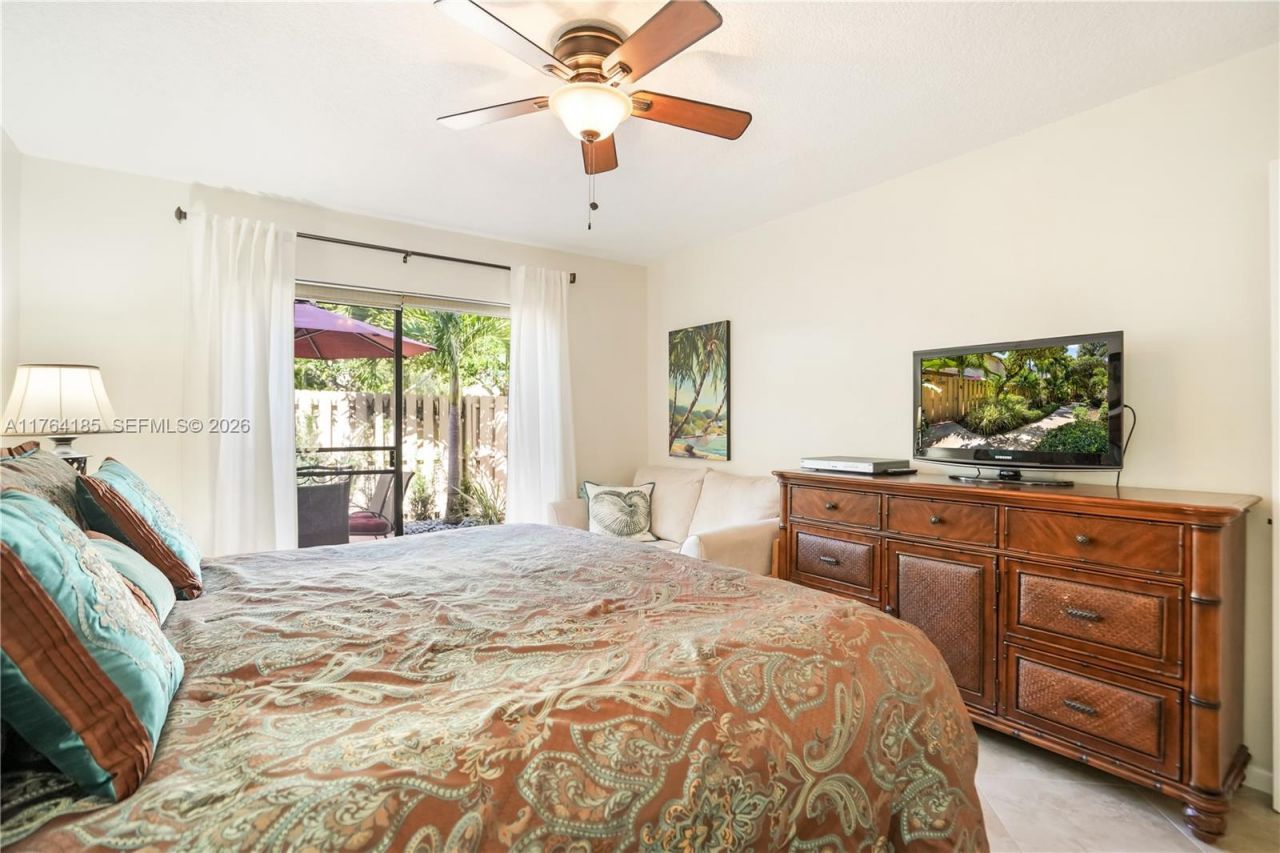 614 Executive Center Dr, Unit 102, West Palm Beach, FL 33401 Photo