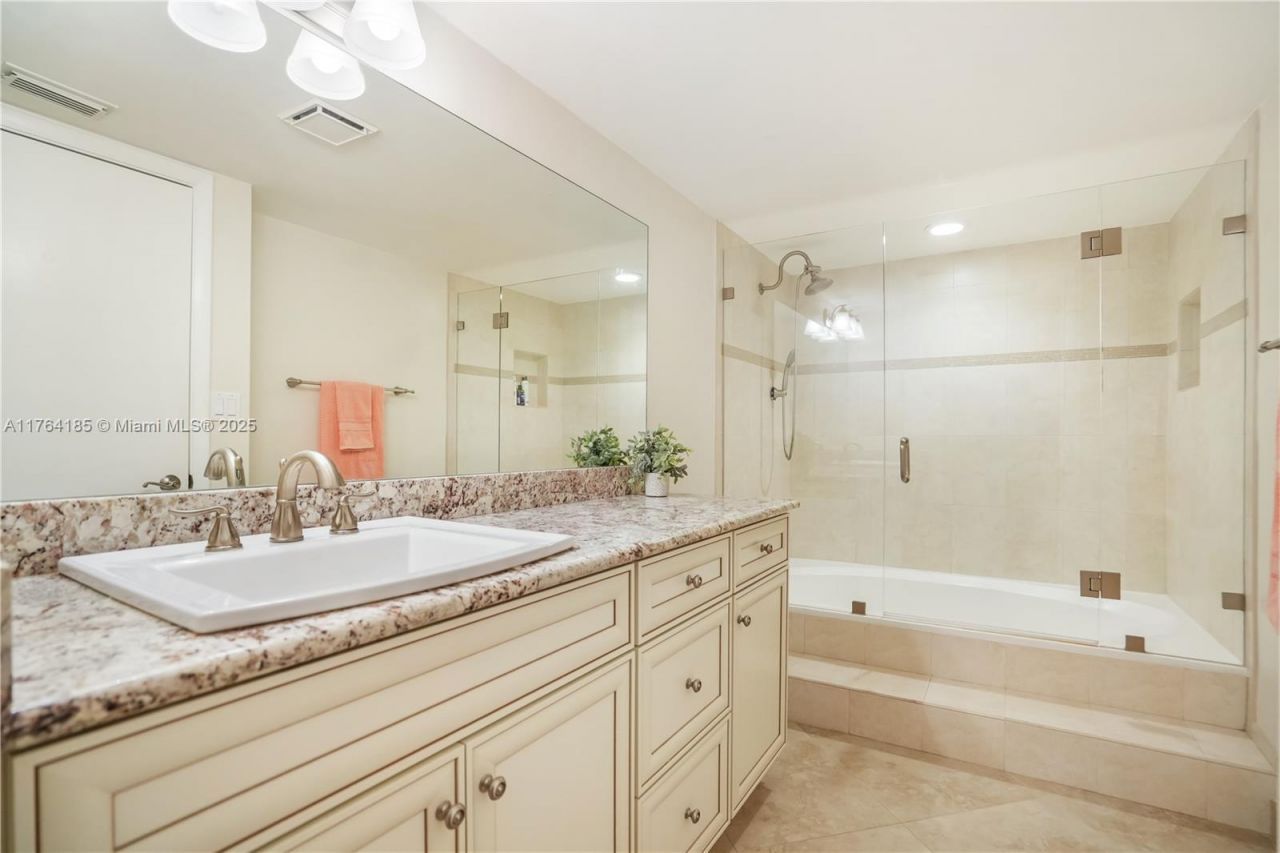 614 Executive Center Dr, Unit 102, West Palm Beach, FL 33401 Photo