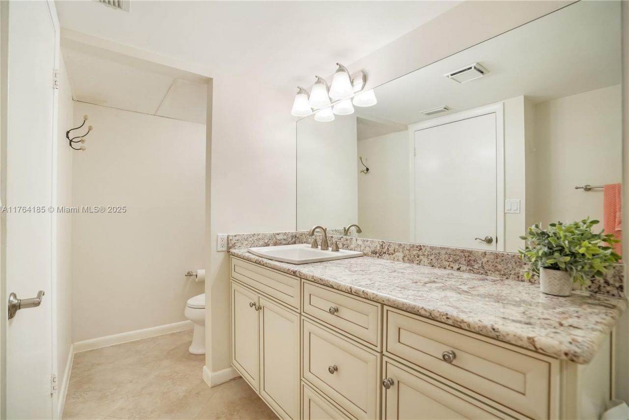 614 Executive Center Dr, Unit 102, West Palm Beach, FL 33401 Photo