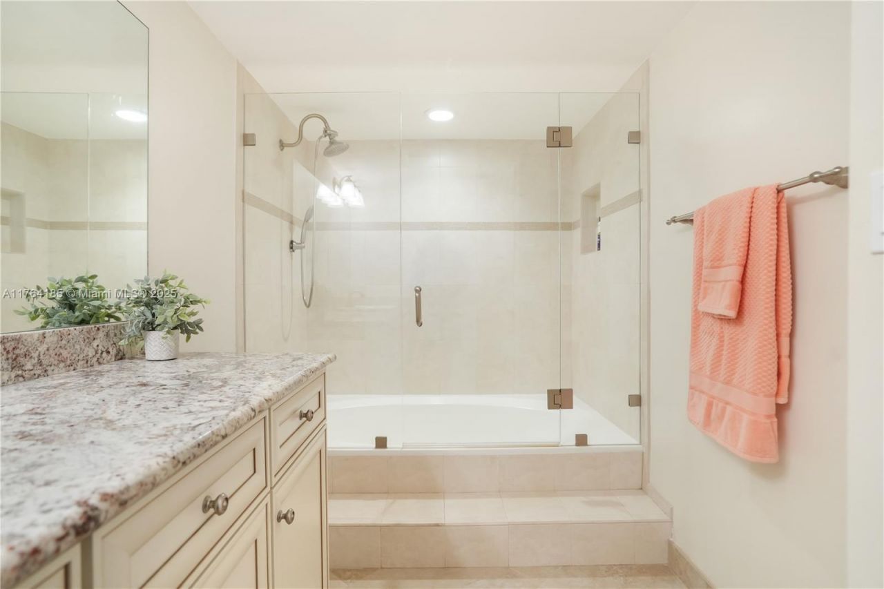 614 Executive Center Dr, Unit 102, West Palm Beach, FL 33401 Photo