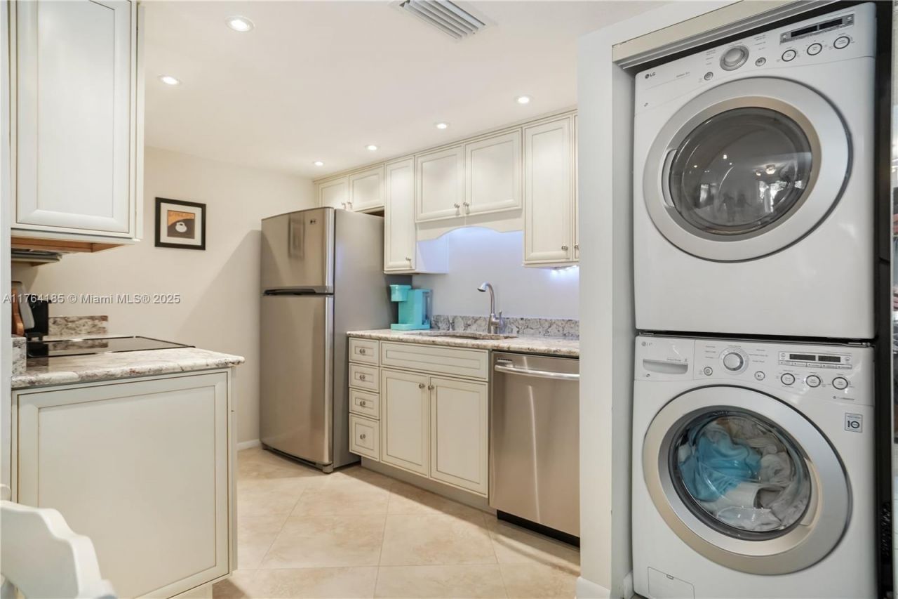 614 Executive Center Dr, Unit 102, West Palm Beach, FL 33401 Photo