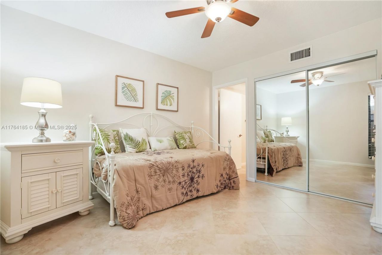 614 Executive Center Dr, Unit 102, West Palm Beach, FL 33401 Photo